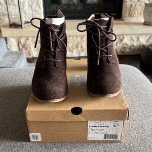 TOMS Women’s Chocolate Brown Suede Lace-Up Shoes